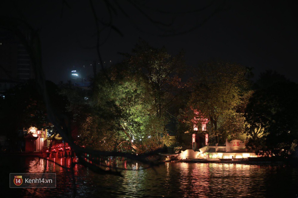 Những địa điểm nổi tiếng Hà Nội - Sài Gòn trước và sau khi tắt đèn hưởng ứng Giờ trái đất! Những địa điểm nổi tiếng Hà Nội - Sài Gòn trước và sau khi tắt đèn hưởng ứng Giờ trái đất!